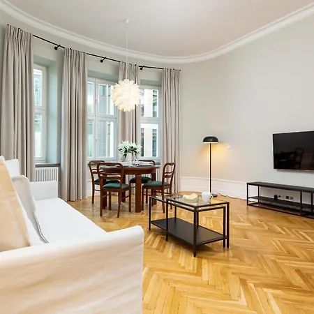 Boduena By Renters Prestige Apartman Varsó